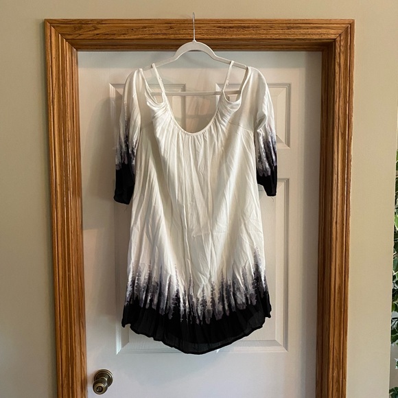 Almost Famous Black and White Dip-Dye Dress - Picture 1 of 13